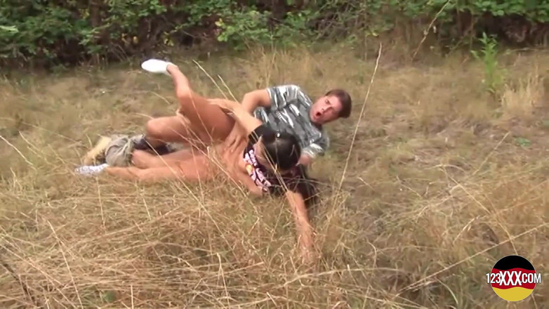 123XXX - Fucked Amateurs in Germany!: Brunetka dostane teplé sperma po celých brýlích