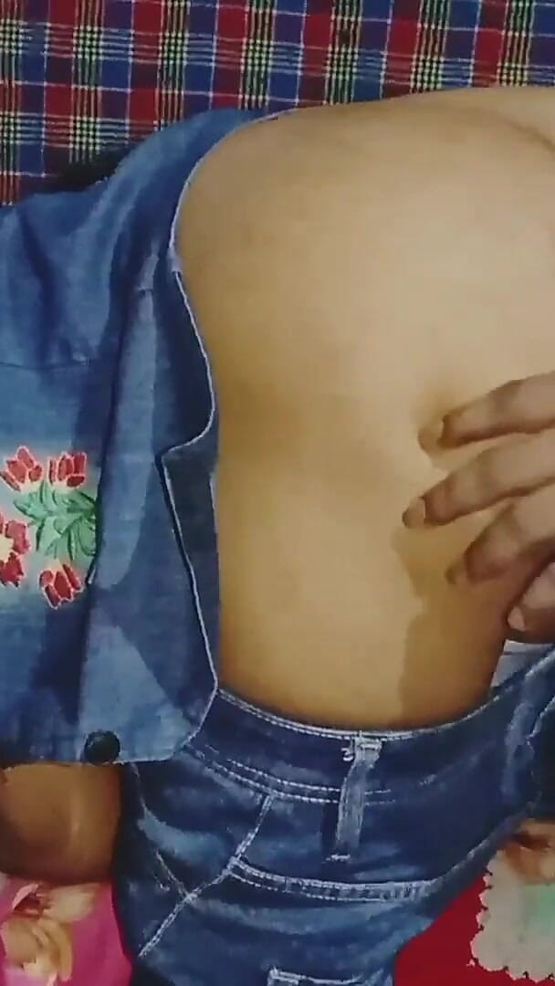 18 Year Old College Girl First Time Sex Video with Boyfriend (Deshi women) 18 Year Old College Girl First Time Sex Video with Boyfriend (Deshi women)