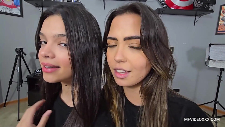 MF Lesbian: Zulke hete en sensuele kusjes