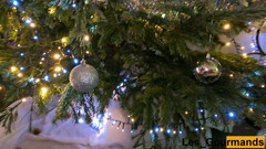 Les Gourmands: 4K - Zrzavá MILFka v bílém prádle a punčochách honí její...