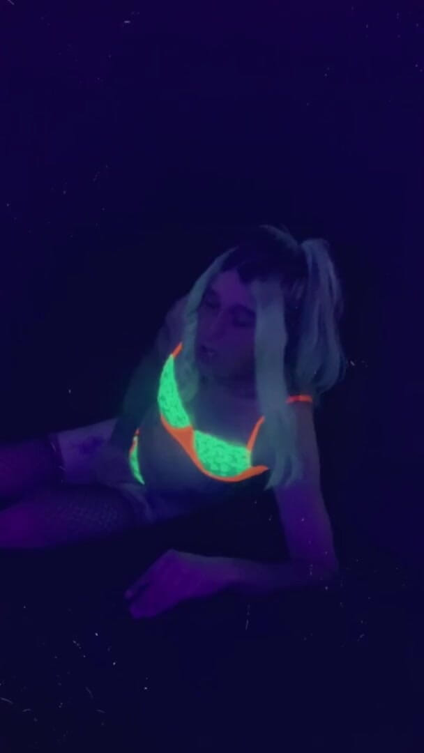 CarmenMelatonin: Sexy party-schlampe will deinen schwanz