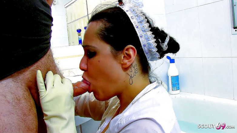 Full porn collection: Sexy schoonmaakster Shannya betrapt en hardcore geneukt