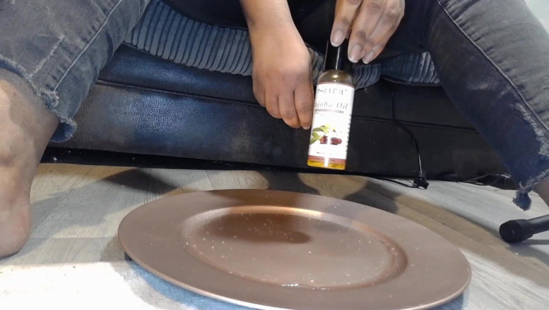 Simp to my ebony feet: Dirty foot shaving and oiling
