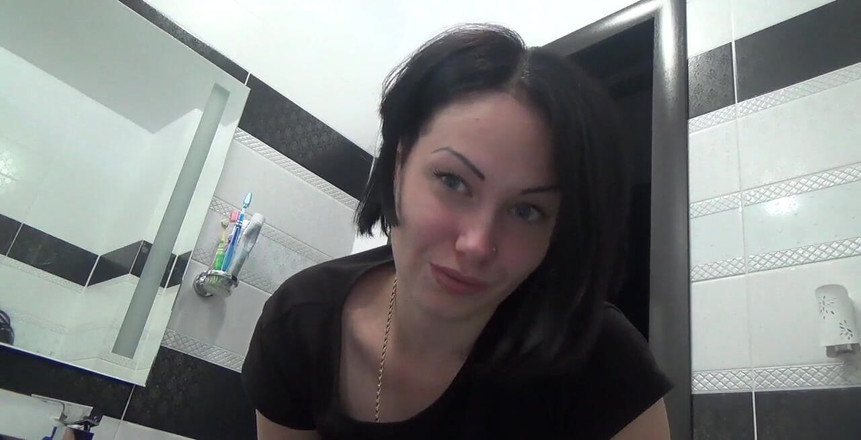 Goddess Misha Goldy: Chlap ztrácí ručník přede mnou! sph! Ahoj! Právě se vracím...