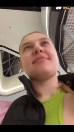 JuiceLussie: Cewek sange ini lagi asik mainin memeknya pakai vibrator di...