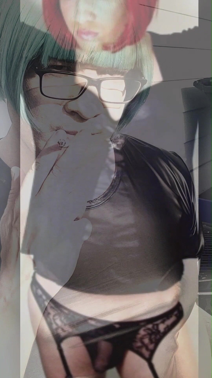 kandiKane: Con đĩ phục tùng nện vào mông pov