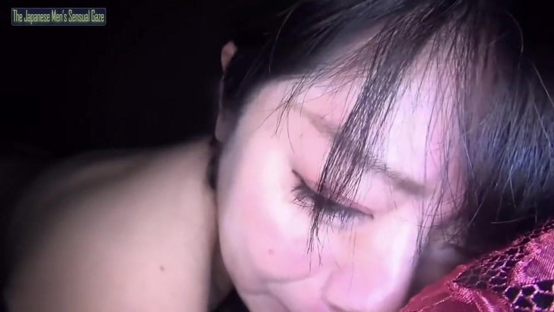 Asian happy ending: Unschuld ungebunden, während ihr weich rasierter Hügel sich anzieht und...