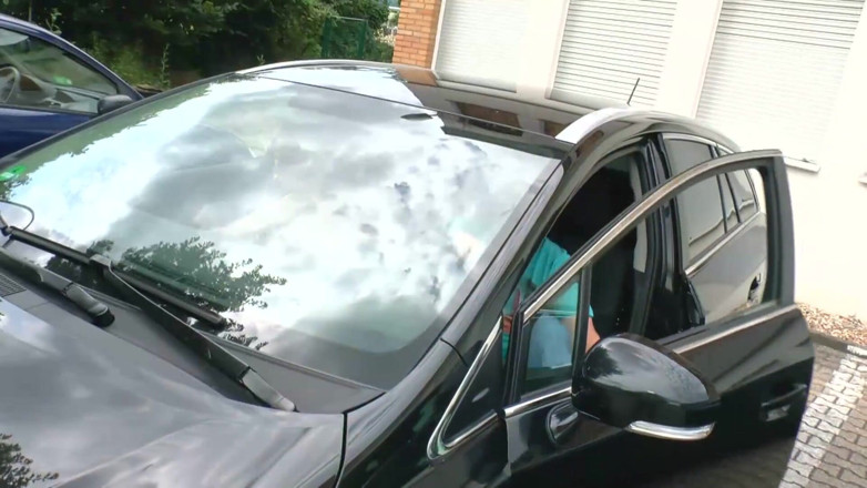 German amateur - 100% German hardcore videos: Brunette milf with small tits gets fucked in car