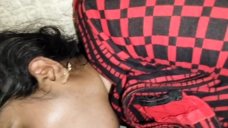 Shopna25: 18 yaşındaki güzel üniversiteli kız öğretmeniyle seks yapıyor.