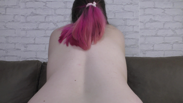 Milky Mari: Заміжня мамка катається на моєму члені без презерватива в позі наїзниці, поки я не наповнюю її кремпаєм - Мілкі Марі