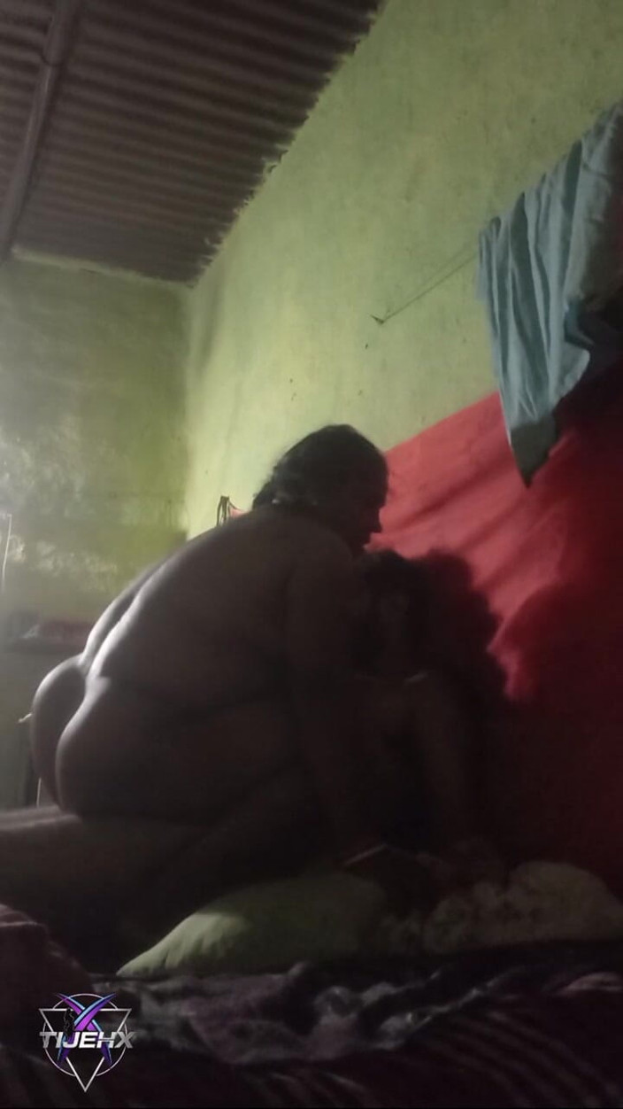 TijehX: Unbefriedigtes Desi Dorf bhabhi fickt mit ihrem Devar