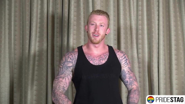 HomoStag: Blonde Redhead Straight Bodybuilder Strips and Shows His Muscles Before...