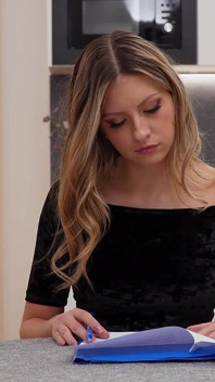 Rebecca Volpetti, interview de casting avec une grosse bite noire et strip-tease