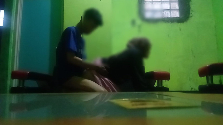 Famly sex: Saya hampir menemui apabila saya mengongkek pepek abang tiri saya...