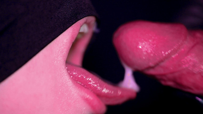 BlowjobView: Rakaman dekat adik tiri muda saya makan semua air mani...