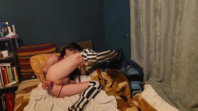 Anna Sissy: Je baise mon trou jusqu’à l’orgasam