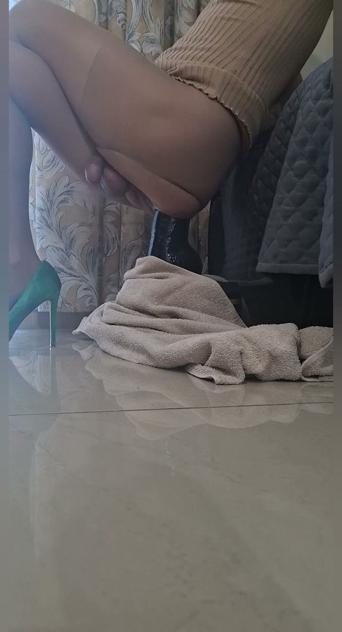 covo_sissy_cross: Relax and Enjoy This Huge Black Dildo Sliding Inside Me!