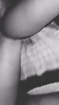 Pieczęć dziewczyny została złamana po raz pierwszy i zaczęła mieć ból w pochwie wideo porno