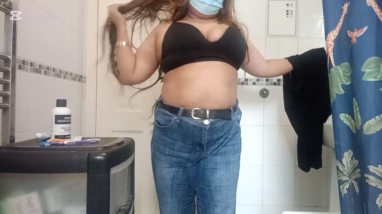 Randi Bhabi: Bhabhi, me sacudo el culo en casa solo