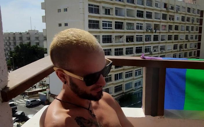Xisco Freeman: Masturbándome en mi balcón