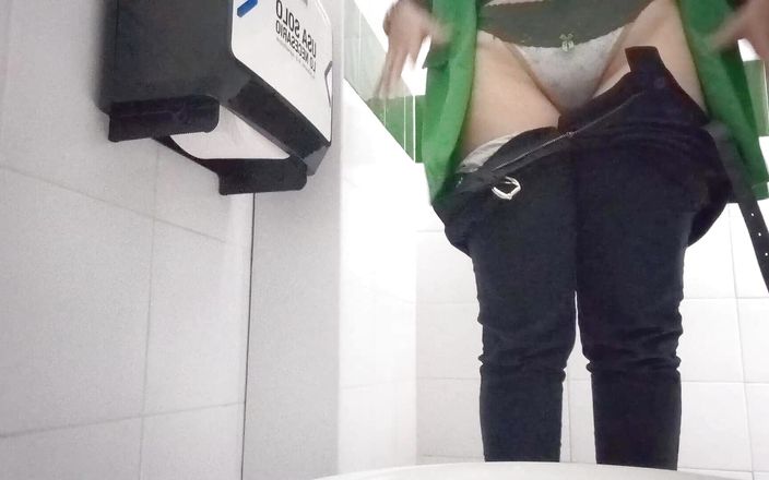 Esperanzitaluton: Tôi đặt một máy ảnh để ghi lại ông chủ của tôi trong phòng...