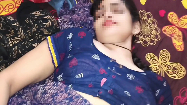 Janvibhabhii: Üvey kız kardeşim sert sikişmeden önce bana sakso çekiyor, Hintçe xxx video
