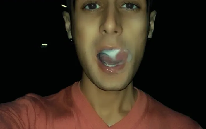 Idmir Sugary: Chewing and Making Bubbles Foam of Friends Cum