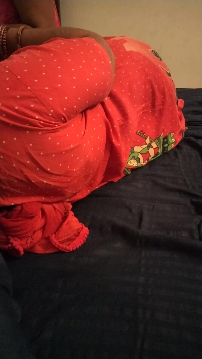 Tamil lesbian: Sharing Her Sex Experience and Dirty Talking