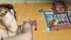 Yengenin amına çok kalın bir salatalık koydum ve onu bir delik yaptım