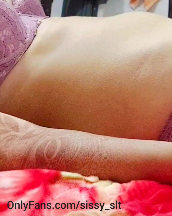 TheaDesiHotwife: Une femme au foyer nouvellement mariée sexy se fait baiser...