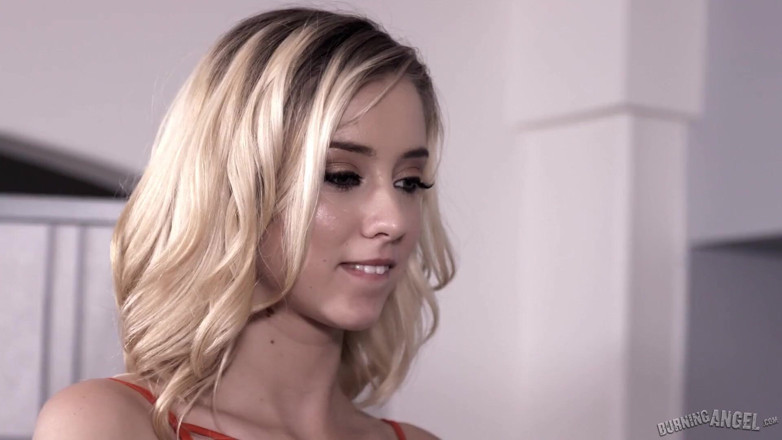 Burning Angel: Une baby-sitter ange sexy passe des auditions - Haley Reed