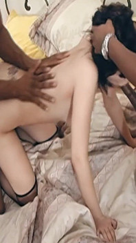 Morena puta stripper recebe bbc tag team enquanto corno filmes