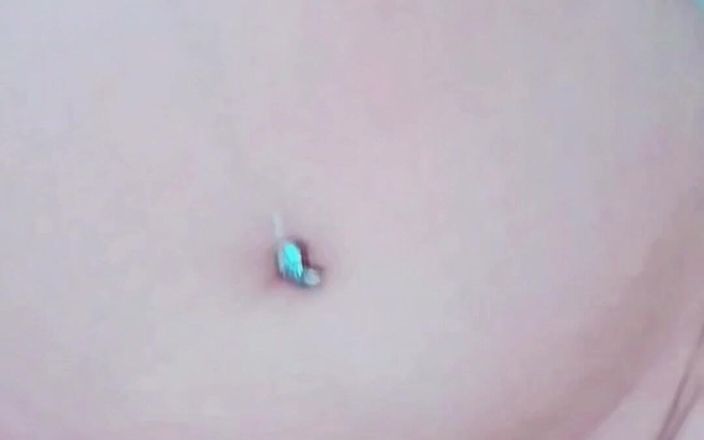 Nadia the big ass moroccan: Puttana marocchina si masturba con un pene artificiale e viene...