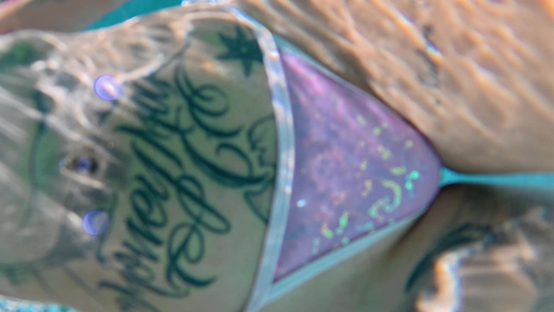 Skully inkson: Big Tits Underwater