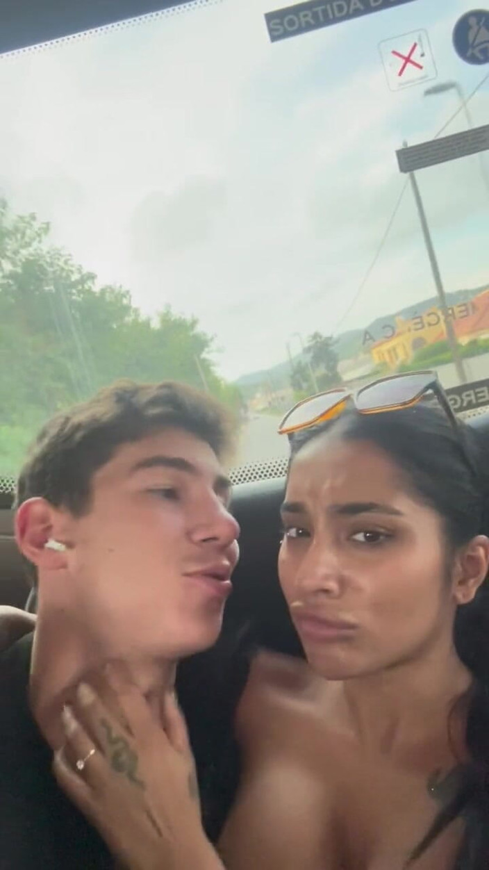 Yasmina and Brady: Istri Saya Memberi Saya Blowjob Luar Biasa Di Bus- Yasmina...