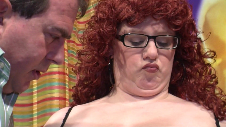 Erotic Club: Il nonno ha una relazione! Quando la nonna scopre che...