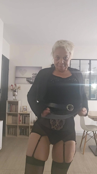 Sofy13: İşe gitmek için günün kıyafetimi seviyorsun.