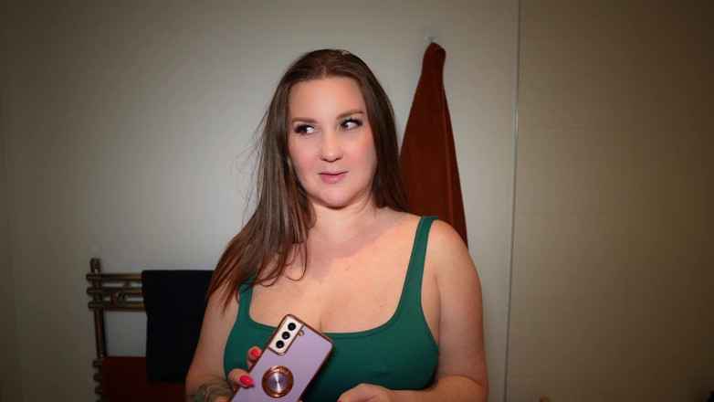 Harley Taboo: O melhor amigo da madrasta é uma milf