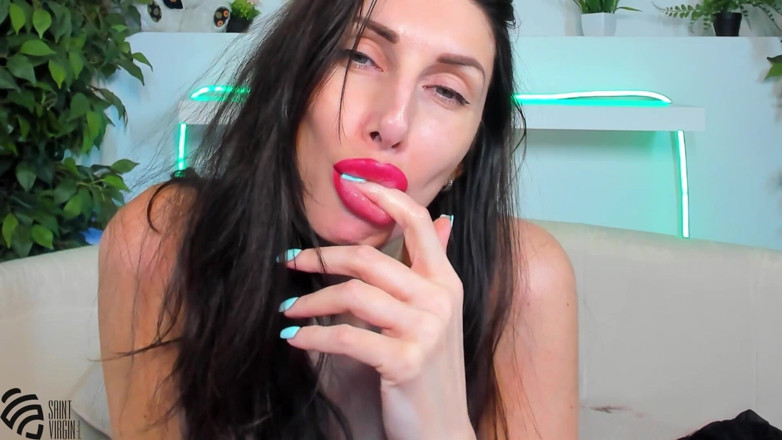 LizaVirgin: Bruneta sexy Liza Virgin cu țâțe mari linge buzele roșii