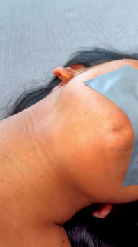 Courtney: Thống trị băng keo