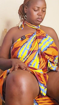 Masturbando minha buceta em yoga e posição de quatro