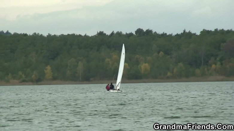 Granny Sluts: 대물 자지를 빨아주는 와이키키