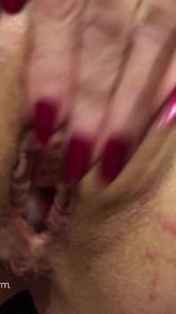 La moglie matura arrapata ottiene il suo creampie! MaXX Delle due