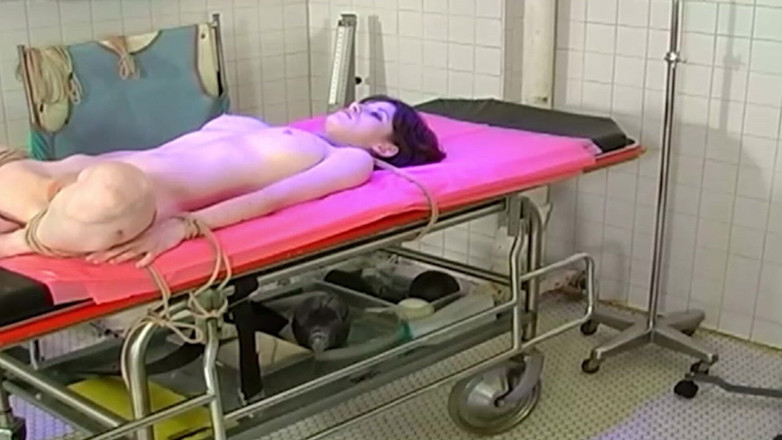EroticOnly Fetish: Zralá sestra se připojí k lékaři pro intenzivní vyšetření pacienta