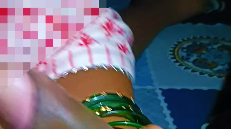 Catchybusty: Desi Ncr Bhabhiji quer que ele jogue com seu curvilíneo...