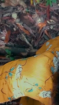 Tante desi ngentot memeknya habis-habisan di hutan sambil bugil