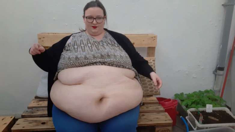 SSBBWLadyBrads: SSBBW joc secret cu burta de grădină