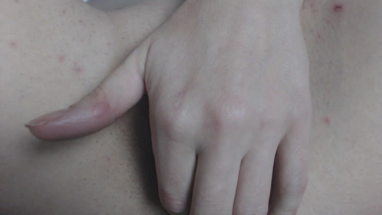 Risky Hairy Couple: 면도한 대머리 보지와 한 시간 놀기