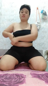 Трахнешь эту азиатскую тинку с тугими очко