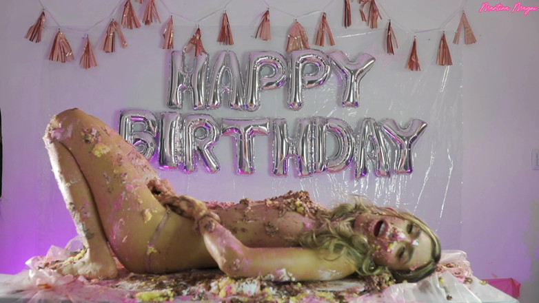 MartinaMagni: Wam!! Happy Birthday Martina Vs a Big Cake
